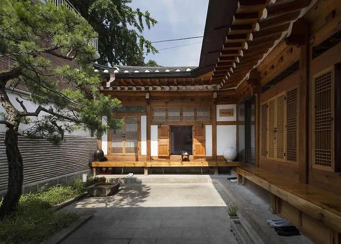 Renewal Open!!! Entire Place, Traditional Stay Xiwoo , 時雨 시우 한옥독채 4* Seoul