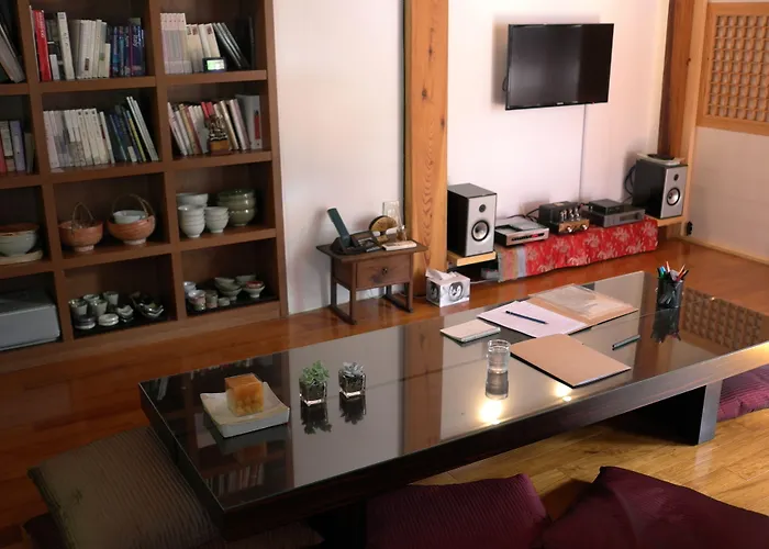 Guest house Renewal Open!!! Entire Place, Traditional Stay Xiwoo , 時雨 시우 한옥독채 4*