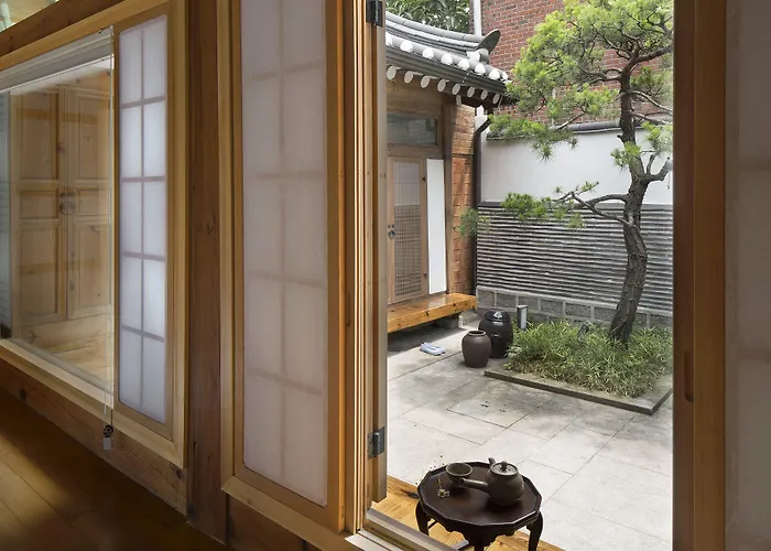 Renewal Open!!! Entire Place, Traditional Stay Xiwoo , 時雨 시우 한옥독채 4* Seoul
