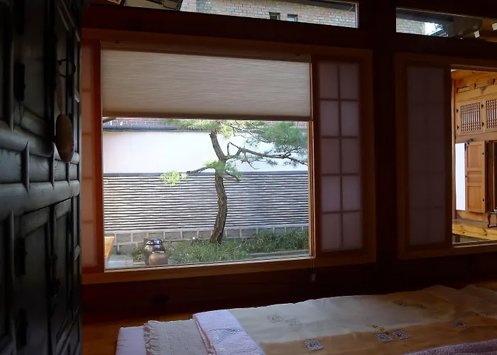 Renewal Open!!! Entire Place, Traditional Stay Xiwoo , 時雨 시우 한옥독채 4* Seoul