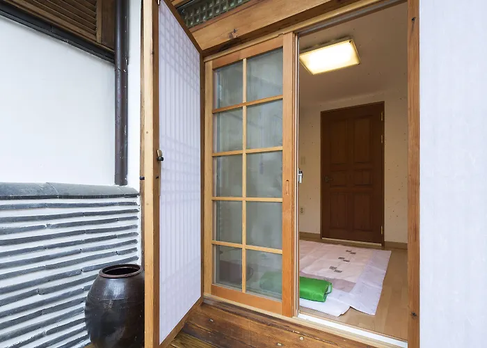 Renewal Open!!! Entire Place, Traditional Stay Xiwoo , 時雨 시우 한옥독채 Seoul