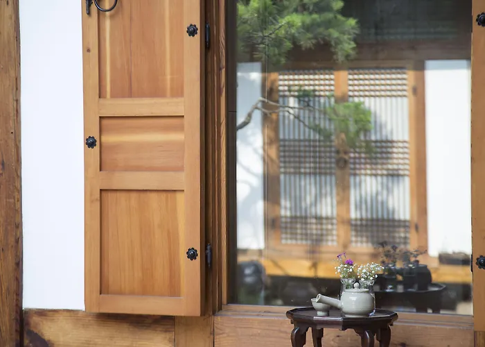 Renewal Open!!! Entire Place, Traditional Stay Xiwoo , 時雨 시우 한옥독채 4* Seoul