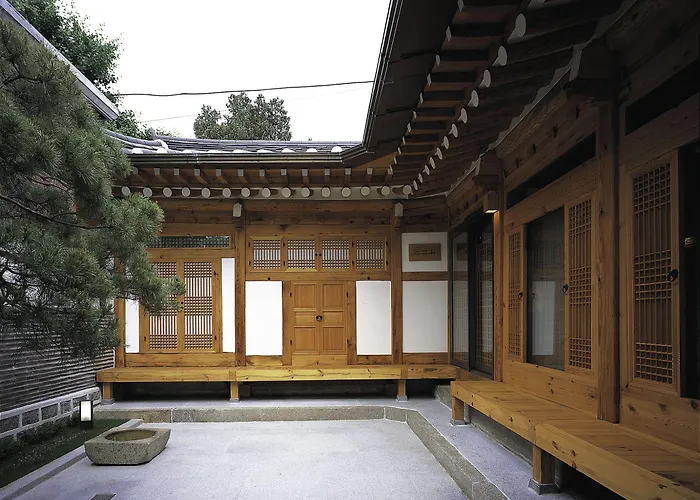 Renewal Open!!! Entire Place, Traditional Stay Xiwoo , 時雨 시우 한옥독채 4* Seoul